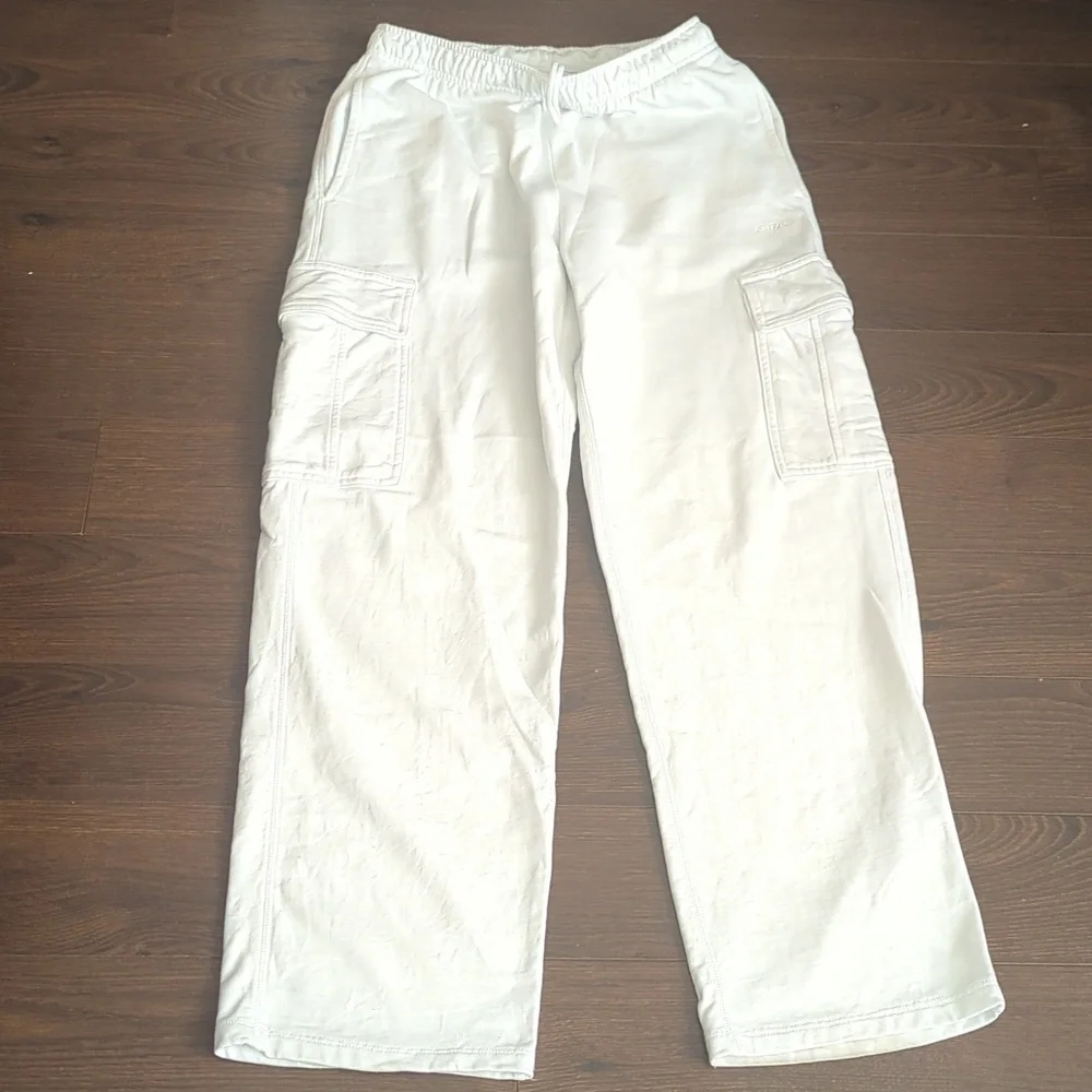 Aritzia Wide Leg Pants in White - Picture 9 of 16
